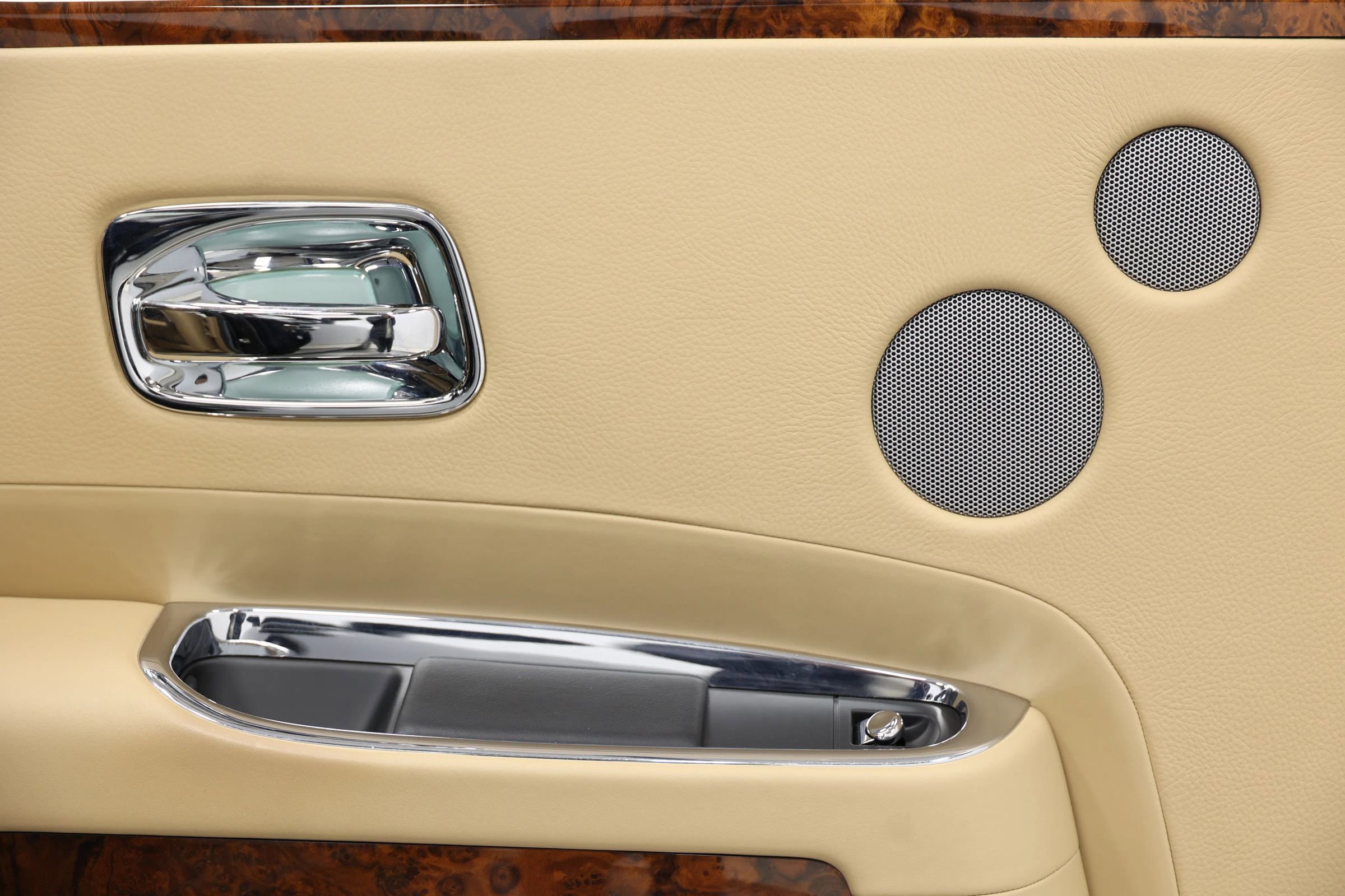 Used 2015 Rolls-Royce Ghost image 52