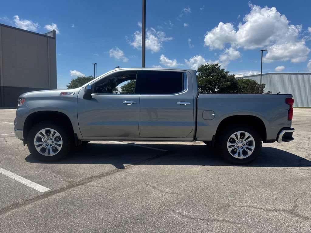 Used 2024 Chevrolet Silverado 1500 LTZ AWD/4WD image 3