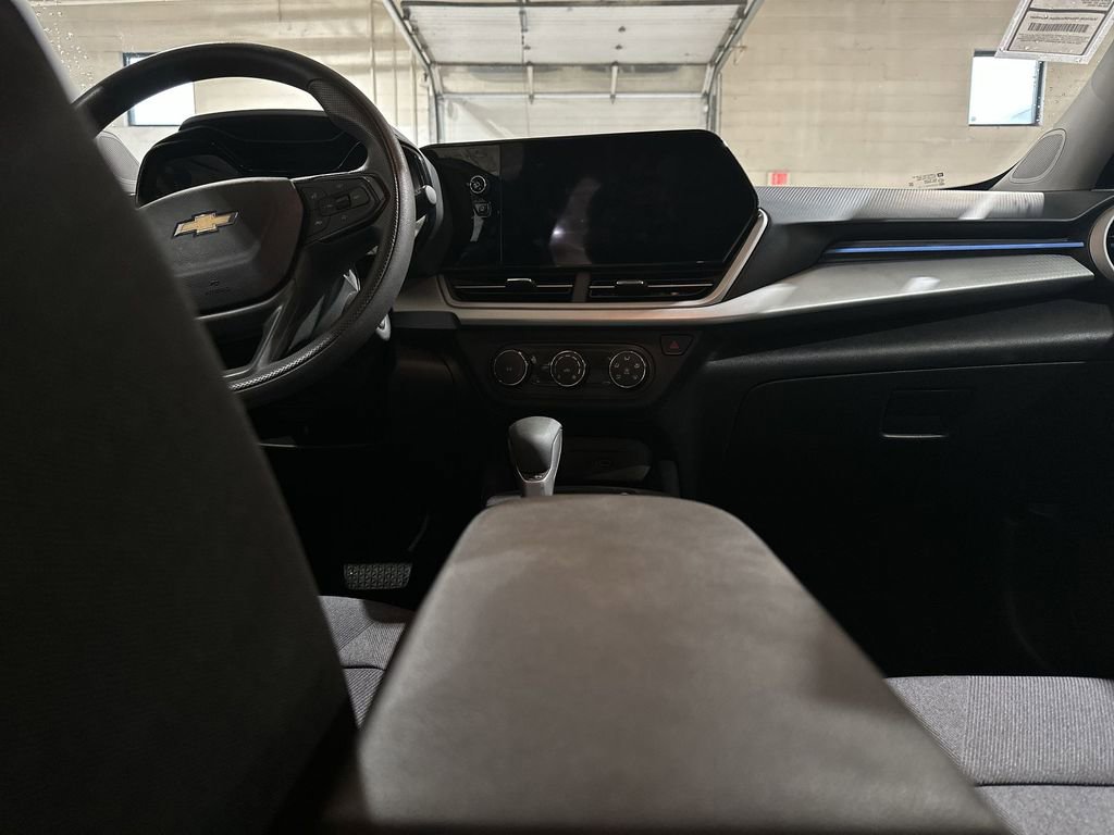 Used 2024 Chevrolet Trax LS image 21