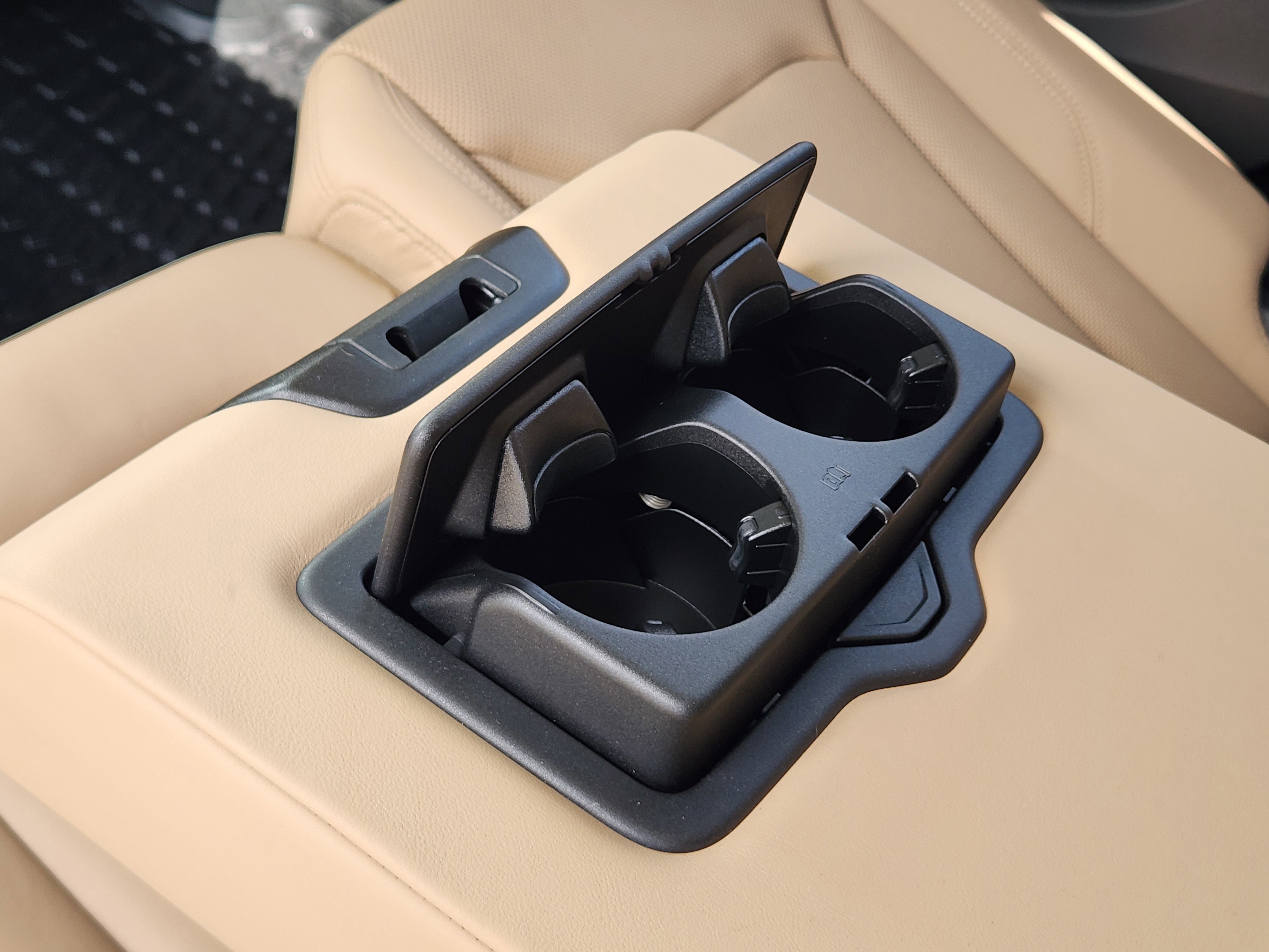 Used 2019 Audi Q8 Prestige w/ Luxury Package AWD/4WD image 16