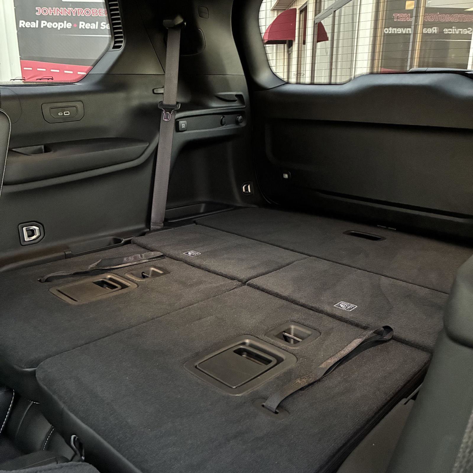 Used 2025 Jeep Grand Cherokee L Limited w/ Luxury Tech Group II image 3