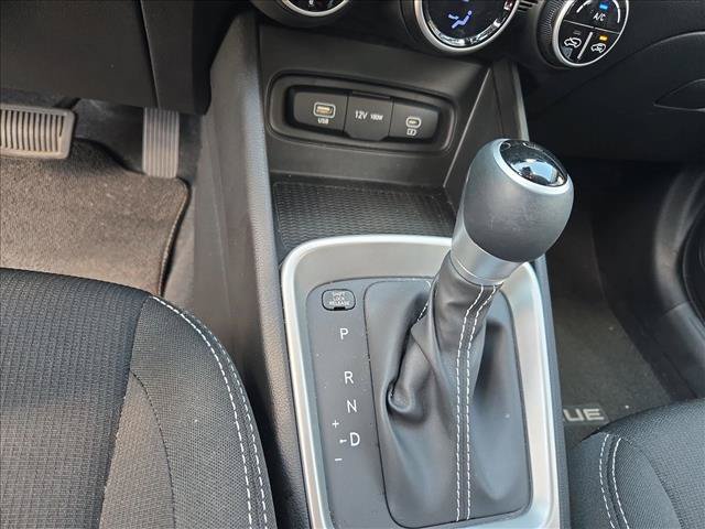 Used 2025 Hyundai Venue SEL FWD image 12