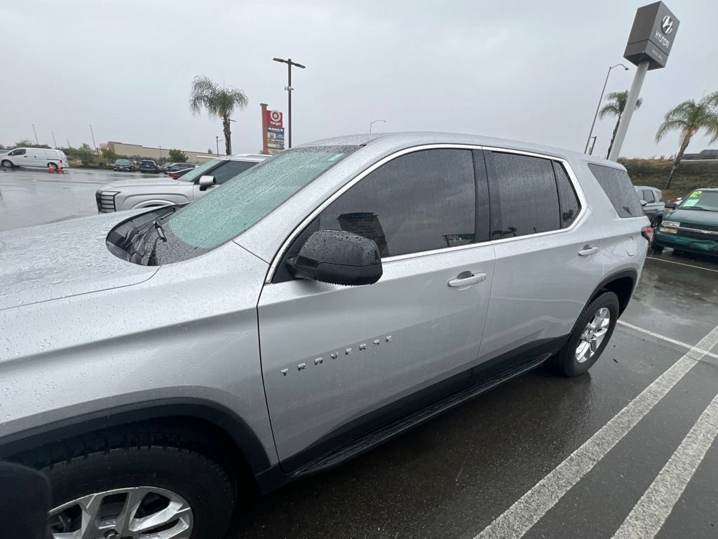 Used 2022 Chevrolet Traverse LS FWD image 5