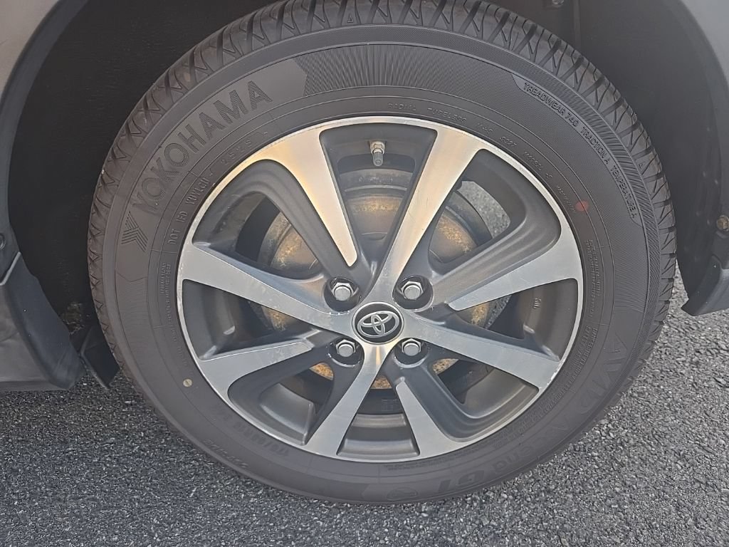 Used 2018 Toyota Prius C Two w/ Carpet Mat Package FWD image 7