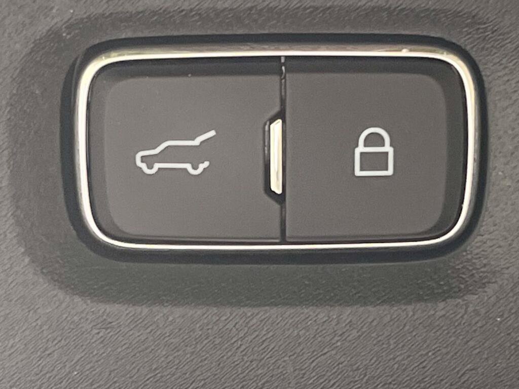 Certified 2025 Ford Expedition Platinum AWD/4WD image 24