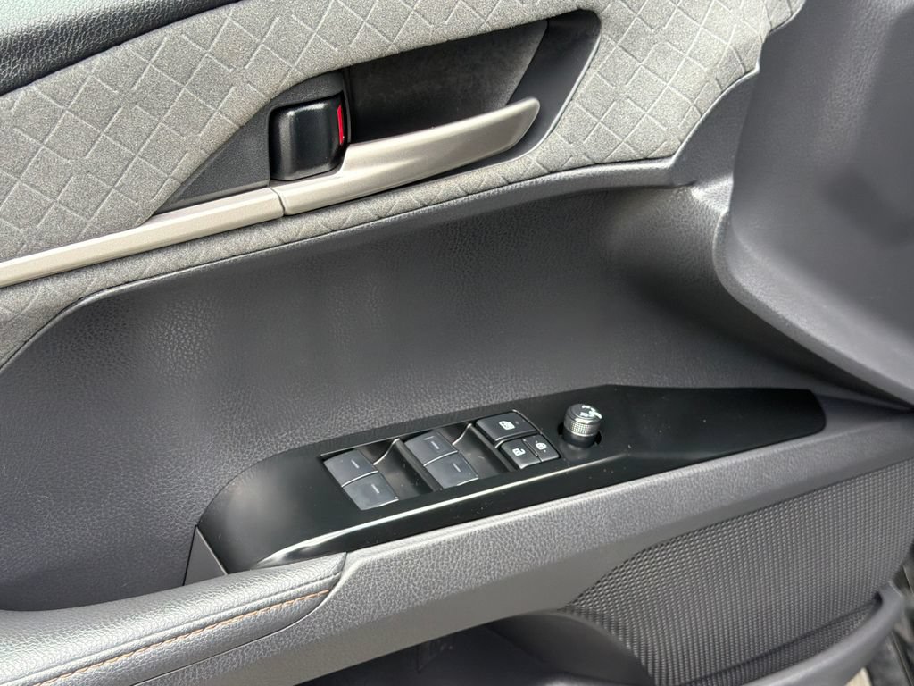 Used 2025 Toyota Camry XLE AWD/4WD image 16