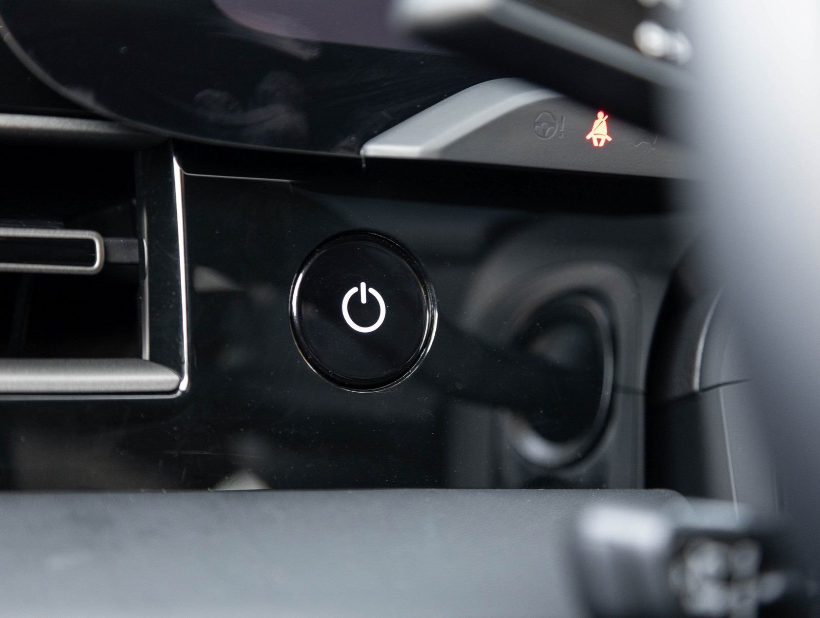 Certified 2025 Porsche Taycan AWD/4WD image 17