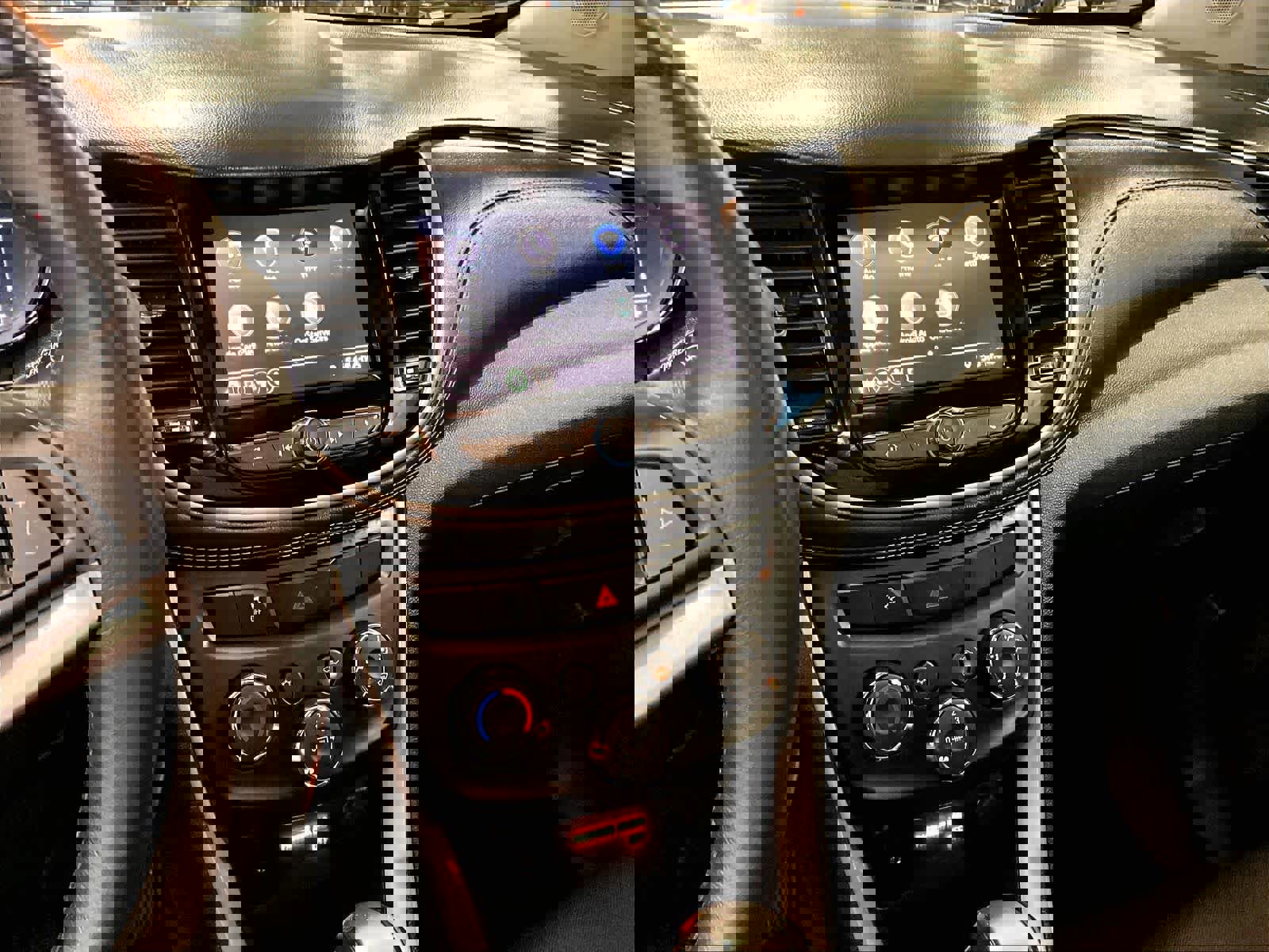 Used 2022 Chevrolet Trax LT w/ LT Convenience Package image 19