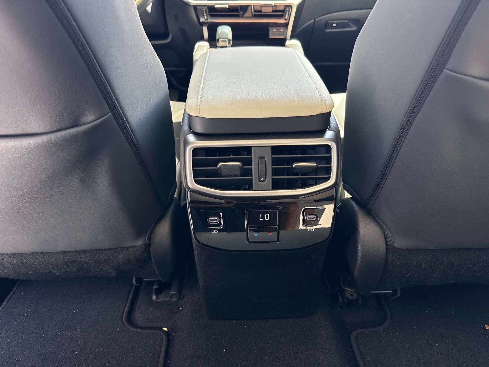 Used 2024 Lexus RX 350 Premium w/ Accessory Package (Z1) FWD image 17