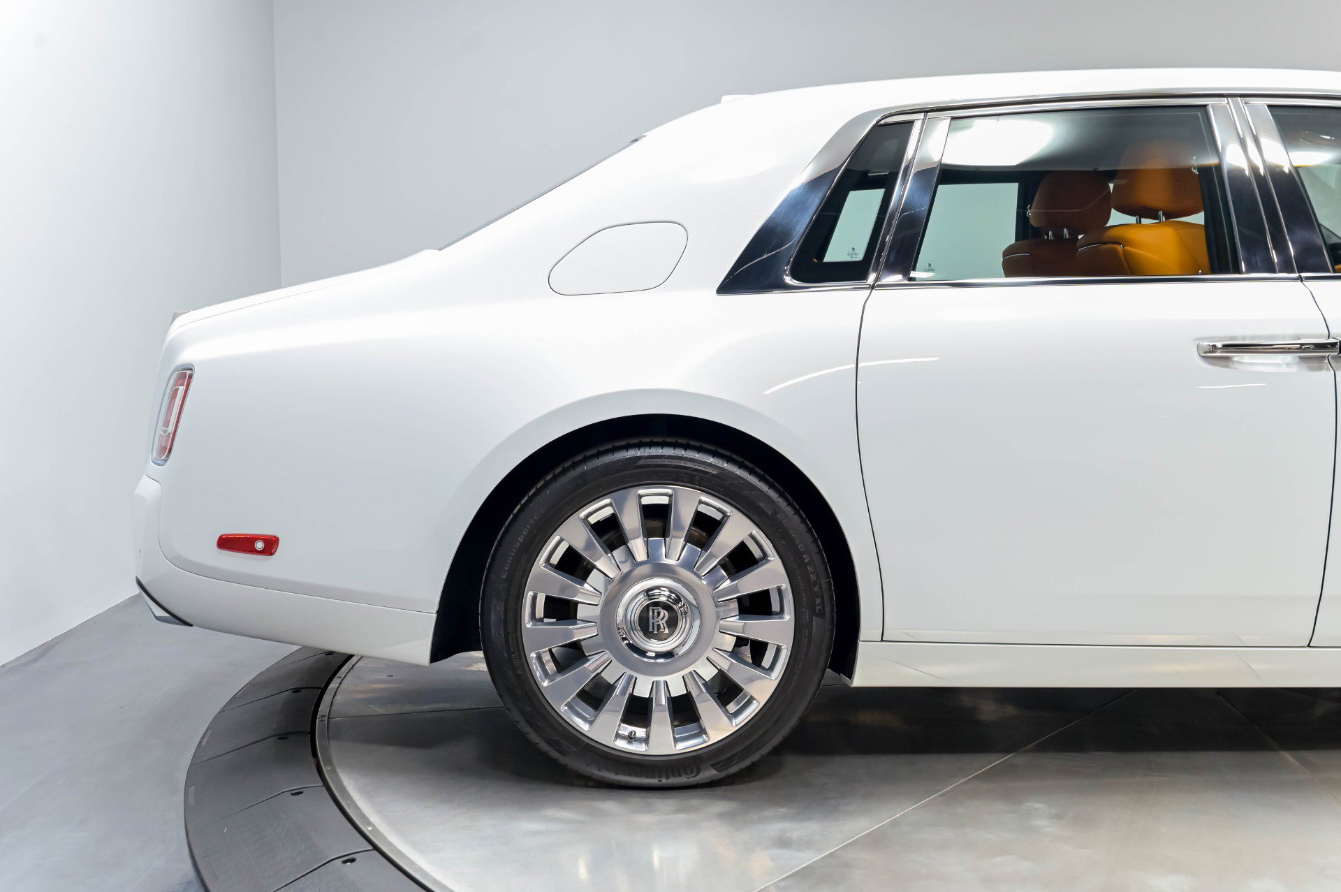 Used 2022 Rolls-Royce Phantom Sedan w/ The Phantom Package RWD image 21