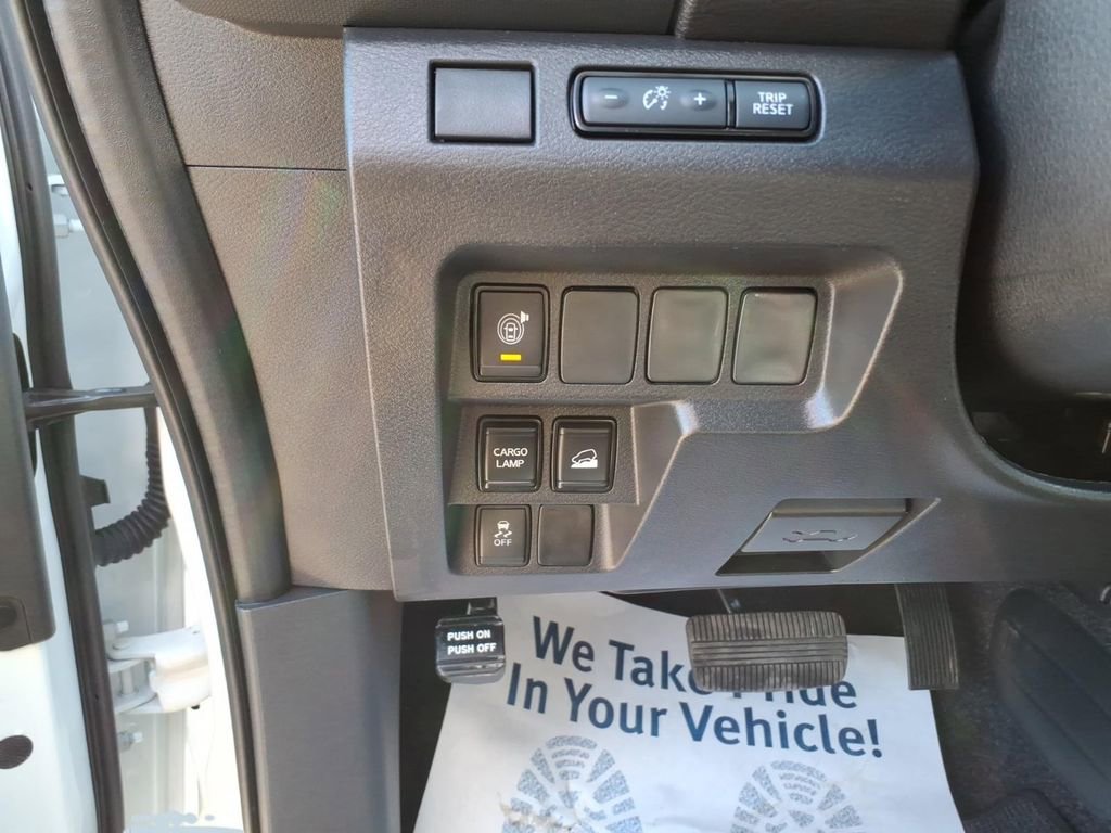 Used 2024 Nissan Frontier SV w/ Technology Package image 15