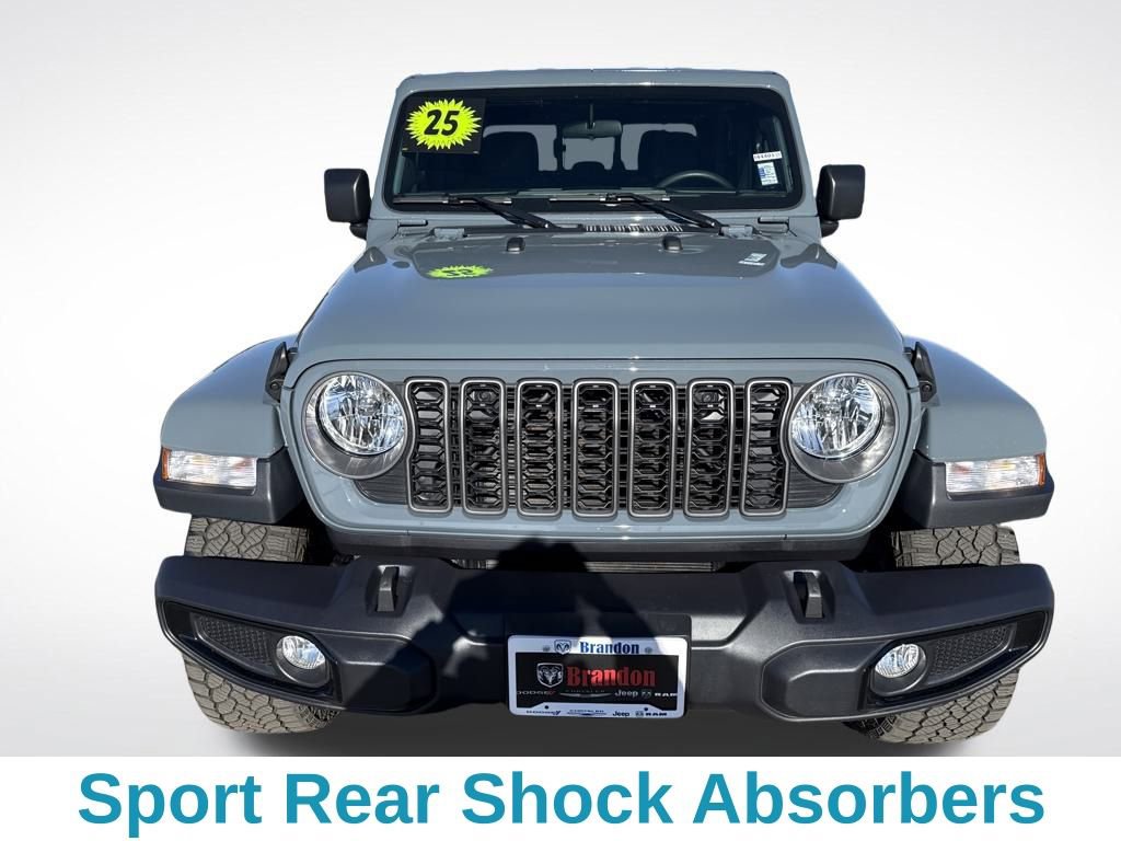 Used 2025 Jeep Gladiator Sport image 10