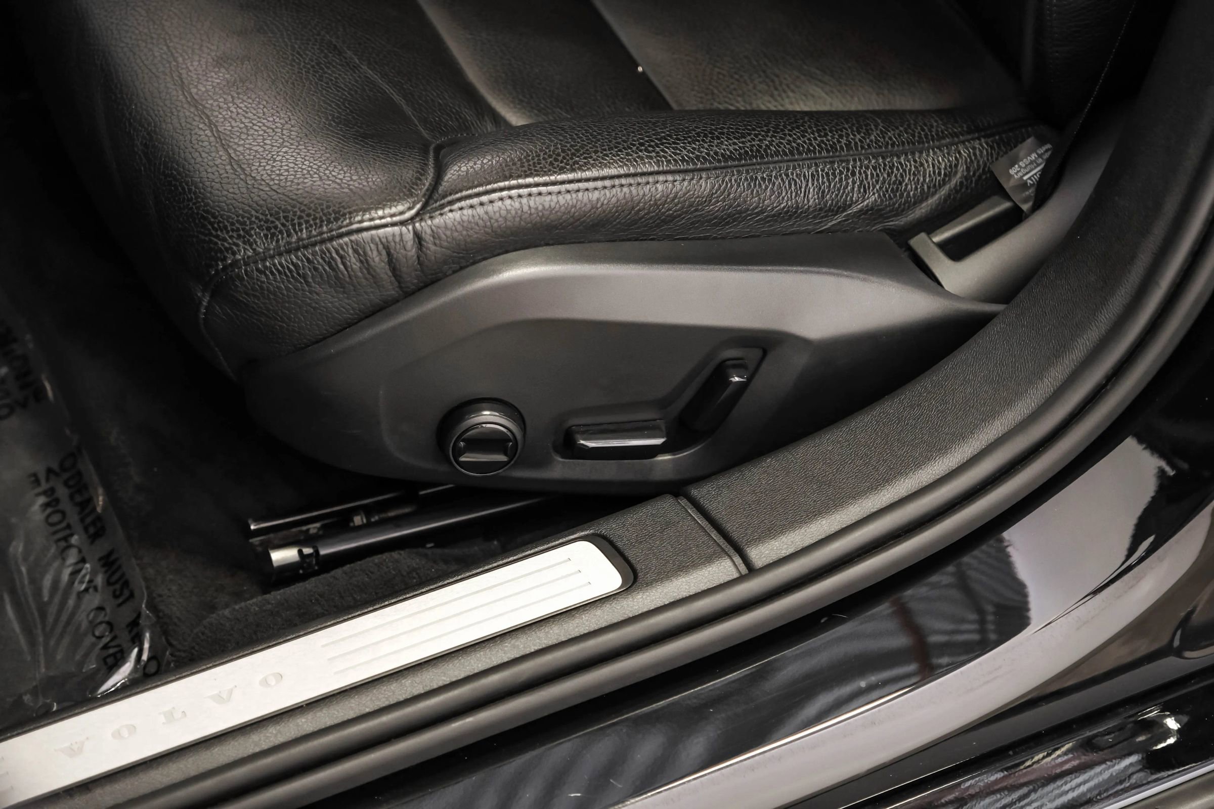 Used 2021 Volvo V60 T5 Momentum w/ Climate Package image 35