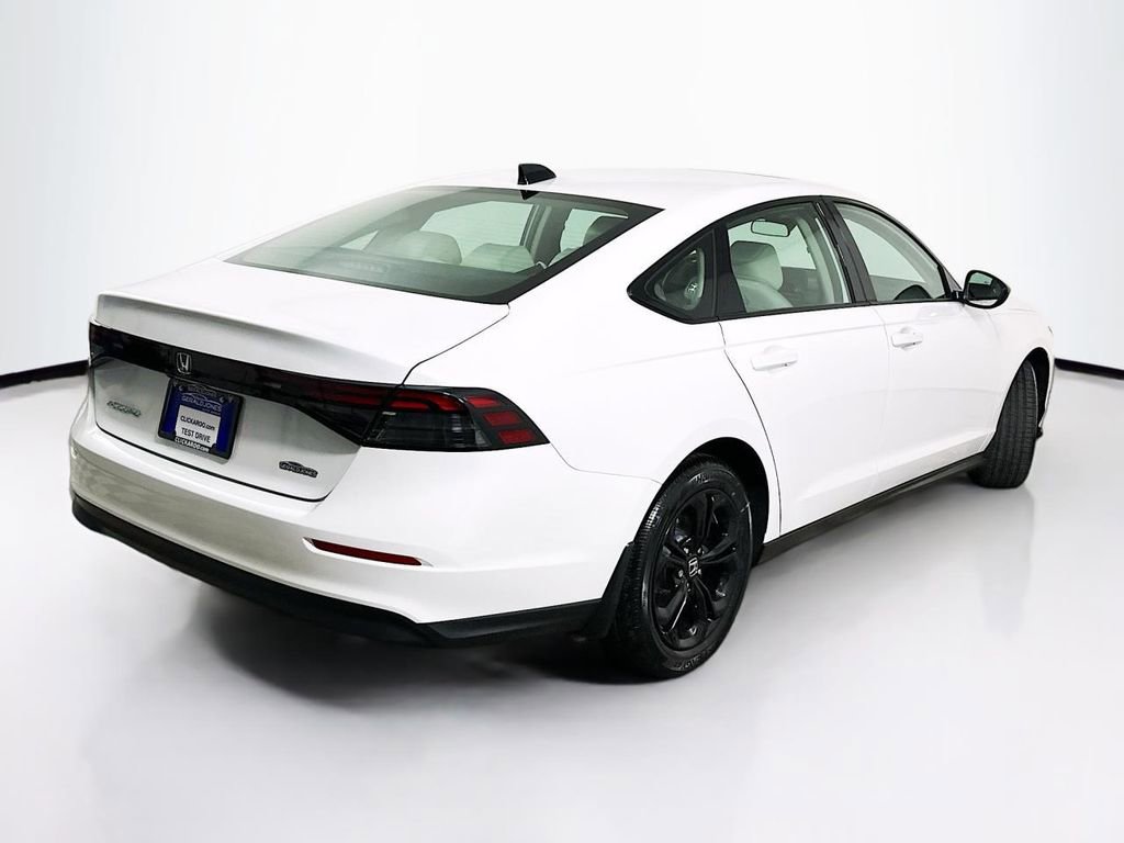 Used 2025 Honda Accord SE image 7