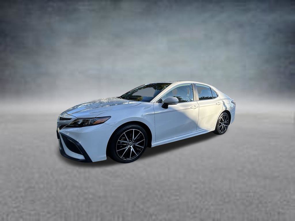 Used 2024 Toyota Camry SE w/ Cold Weather Package FWD image 3