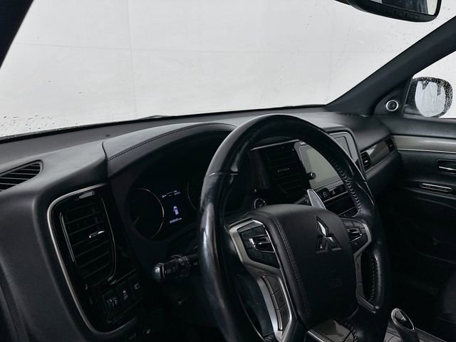 Used 2019 Mitsubishi Outlander 4WD Plug-In Hybrid image 9