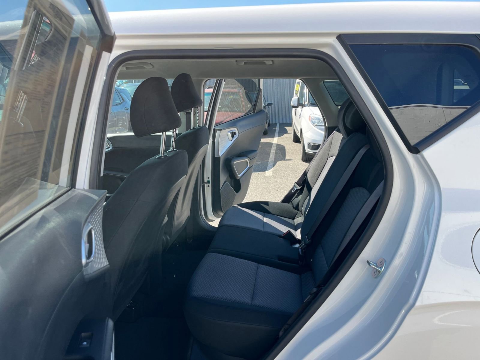 Used 2025 Kia Soul LX w/ LX Technology Package FWD image 23