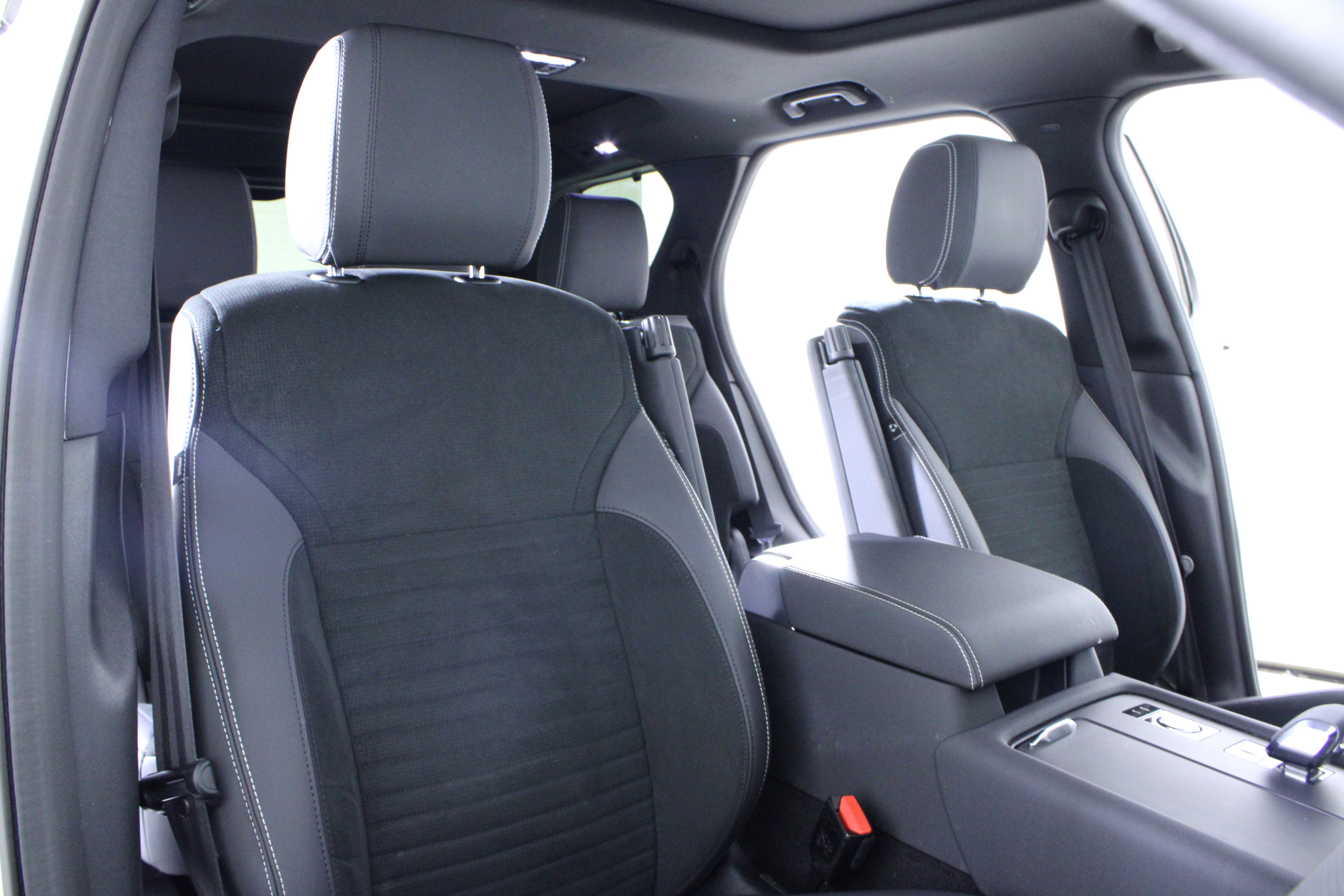 Used 2023 Land Rover Discovery S R-Dynamic image 19