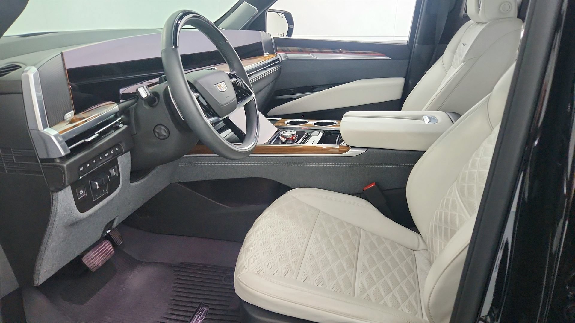 Certified 2025 Cadillac Escalade Sport Platinum w/ LPO, Floor Liner Package AWD/4WD image 18