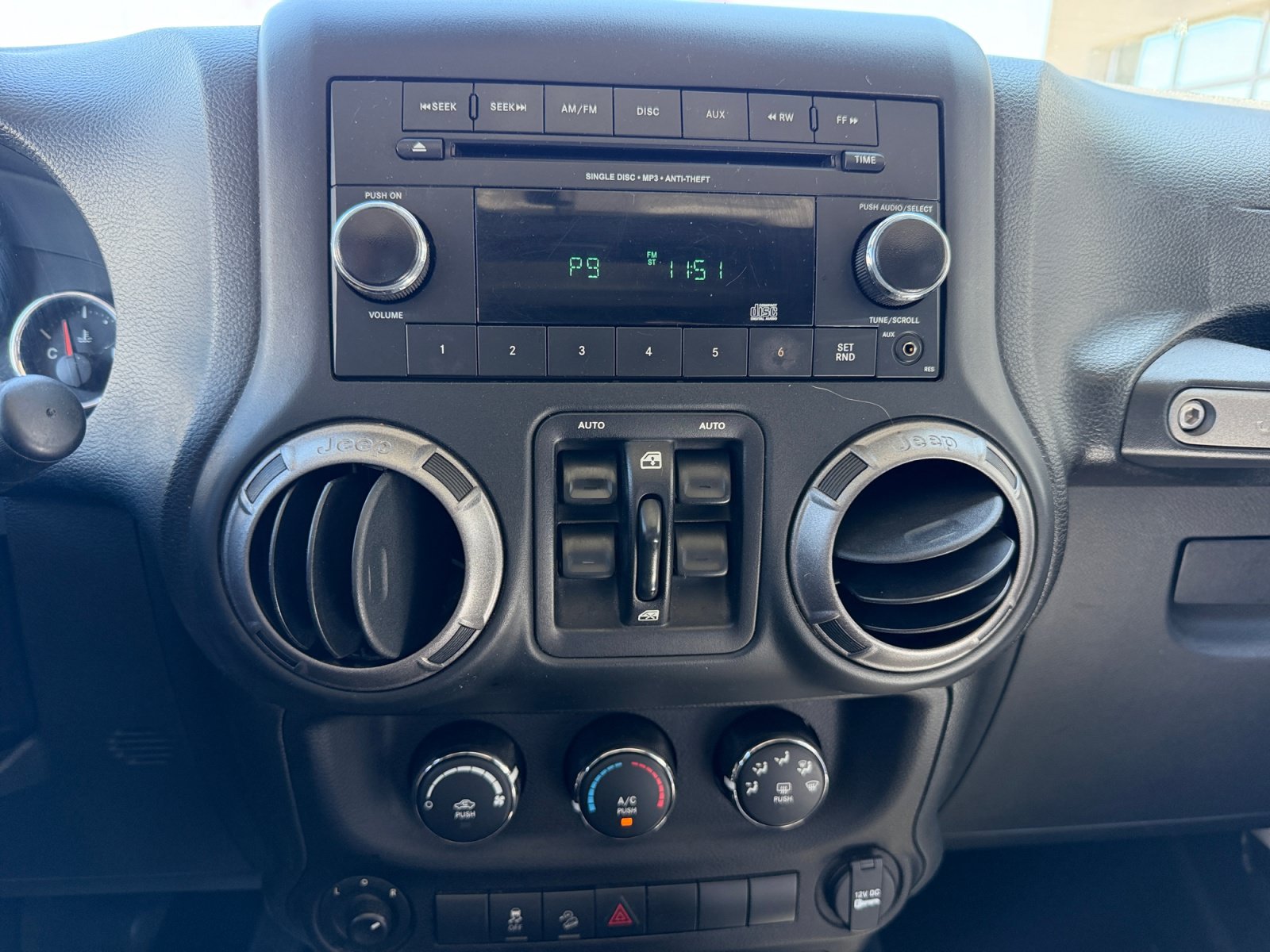 Used 2018 Jeep Wrangler Unlimited Sport S AWD/4WD image 12