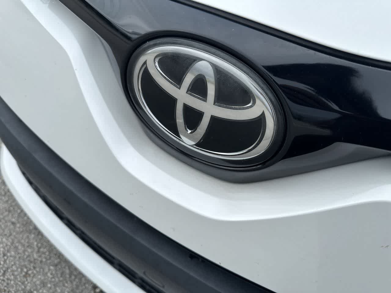 Used 2021 Toyota C-HR XLE FWD image 11