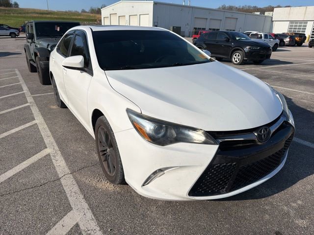 Used 2017 Toyota Camry SE w/ Moonroof Package FWD image 1