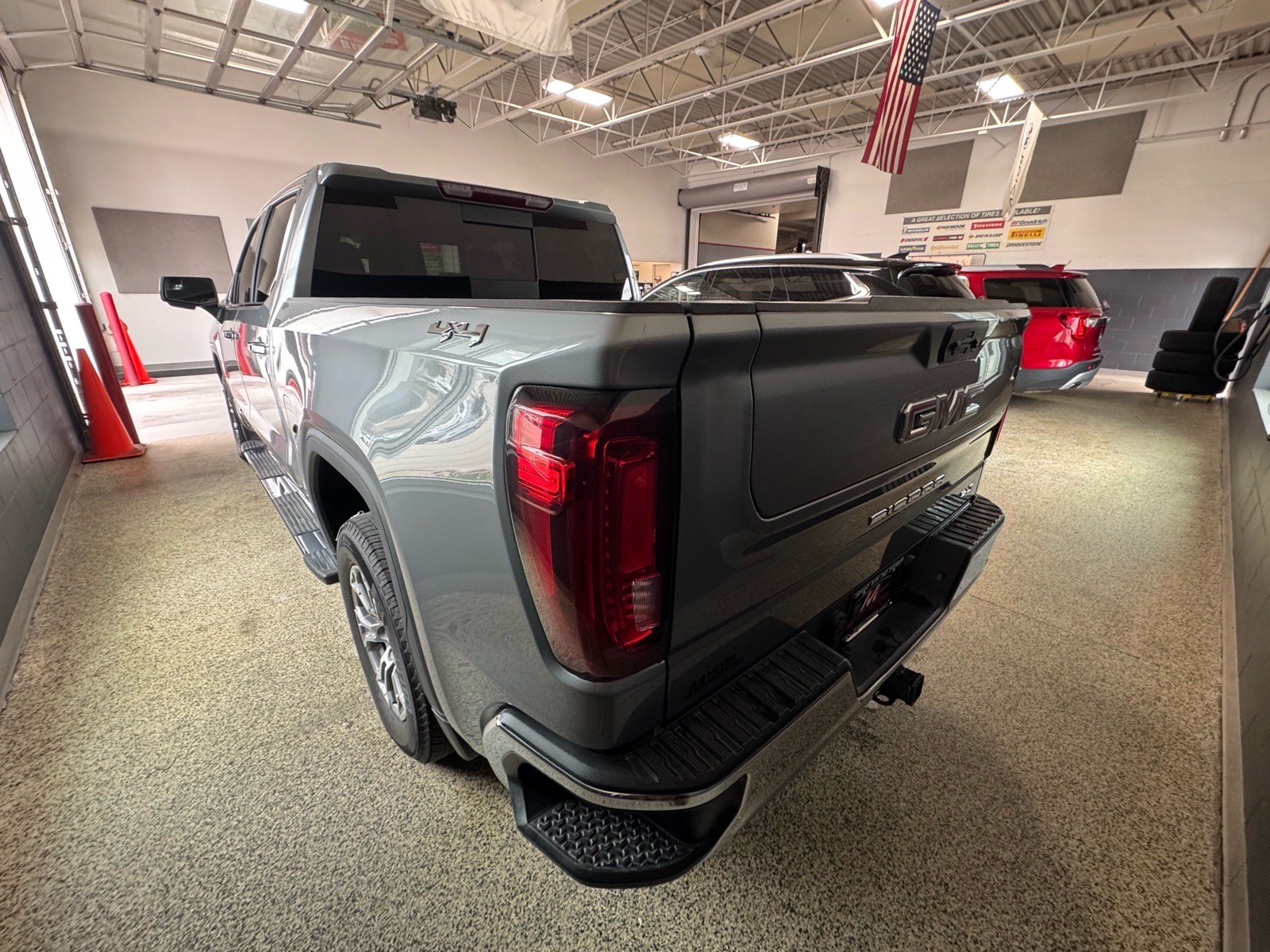 Used 2025 GMC Sierra 1500 SLT w/ SLT Convenience Package AWD/4WD image 7