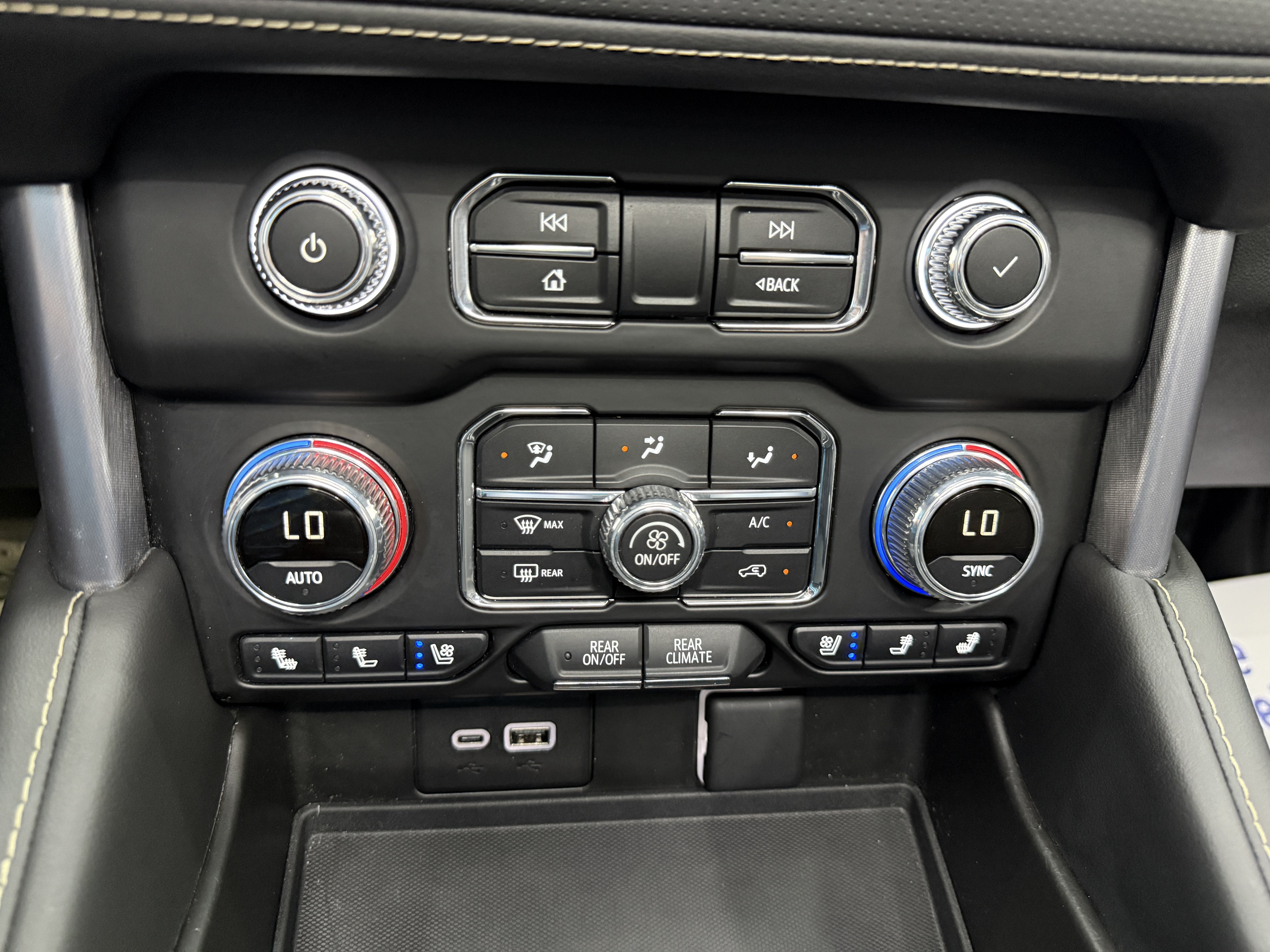 Used 2023 GMC Yukon SLT w/ SLT Premium Package AWD/4WD image 19