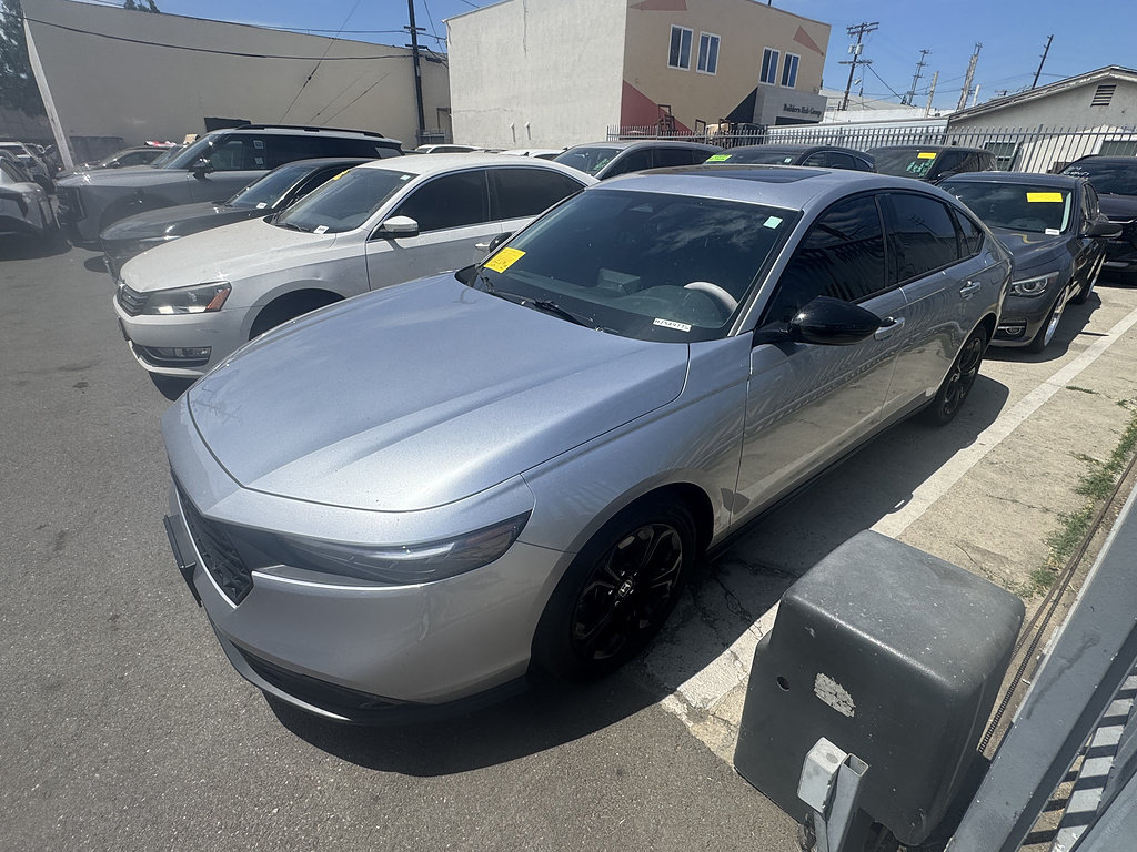 Used 2025 Honda Accord SE image 2