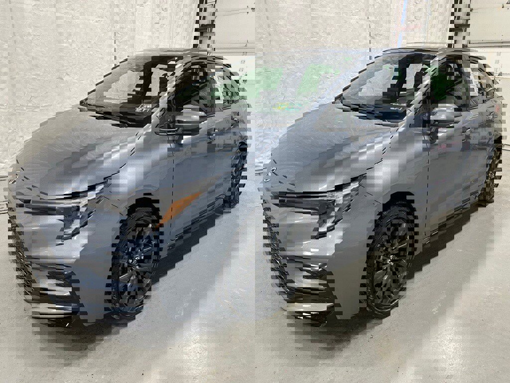 Used 2025 Toyota Corolla XSE image 3