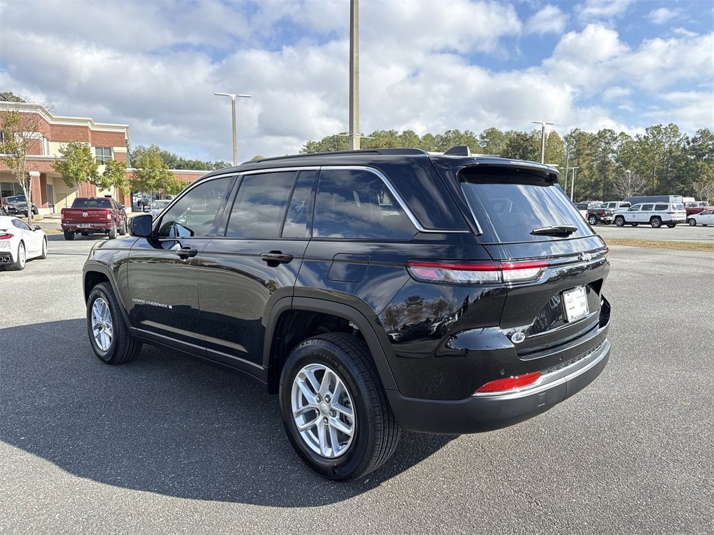 New 2025 Jeep Grand Cherokee Laredo X w/ Luxury Tech Group I image 5