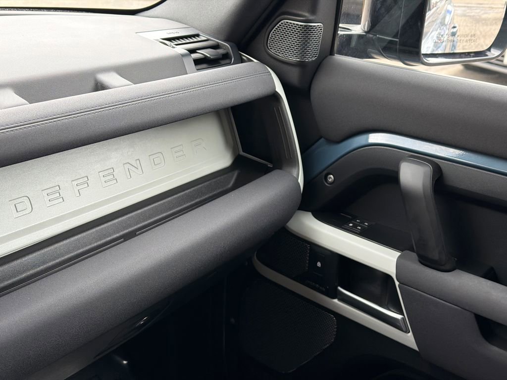 Used 2023 Land Rover Defender 110 S image 30