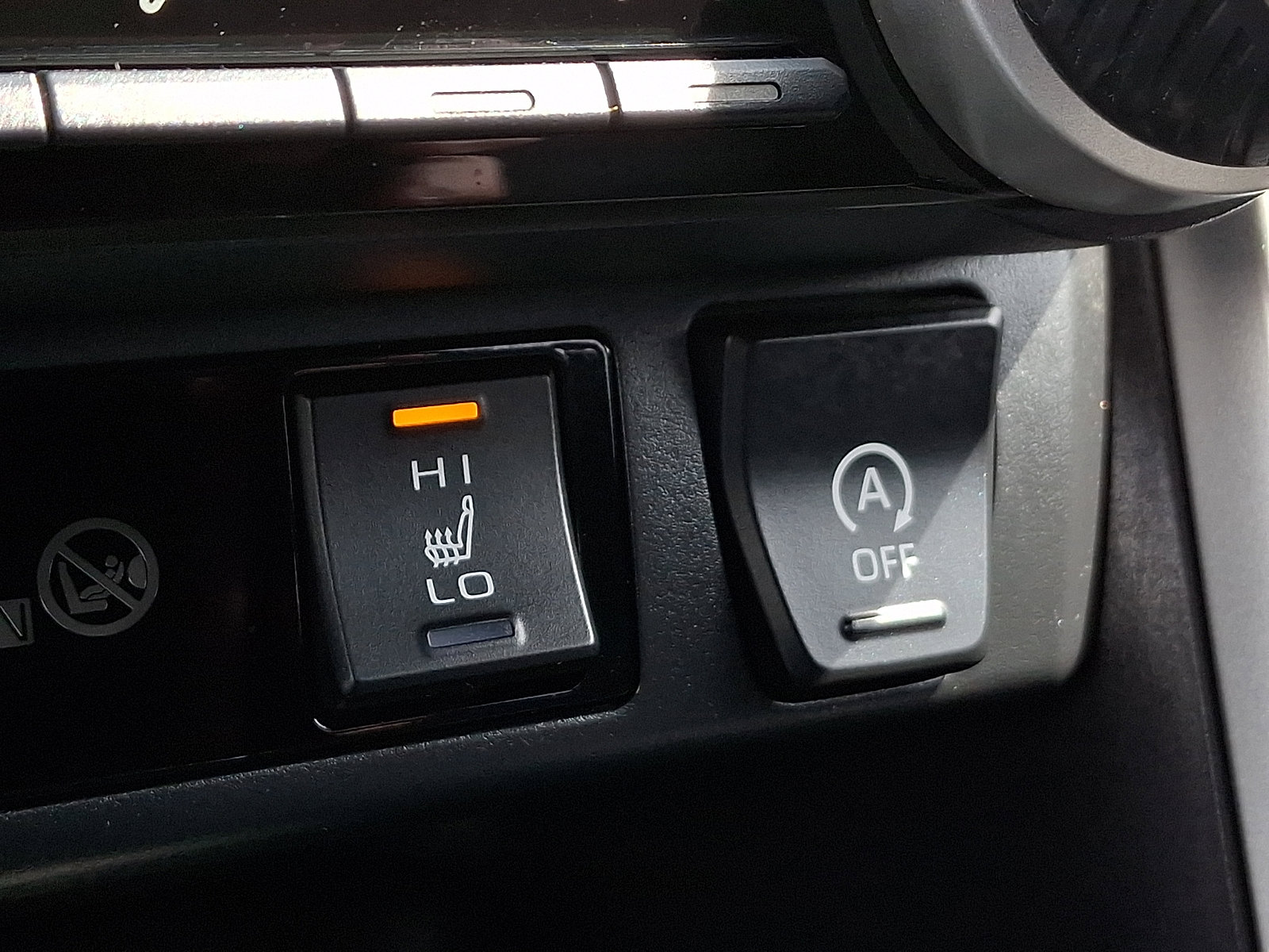 Used 2023 Toyota RAV4 XLE Premium image 24