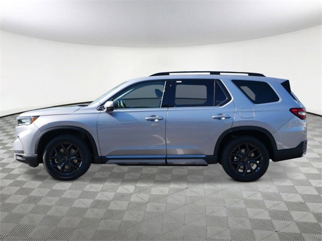 New 2025 Honda Pilot Touring image 2