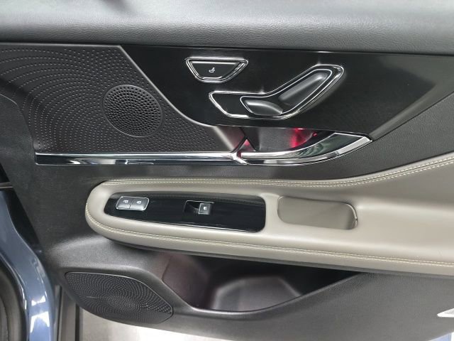 Used 2023 Lincoln Corsair AWD w/ Equipment Group 101A image 11