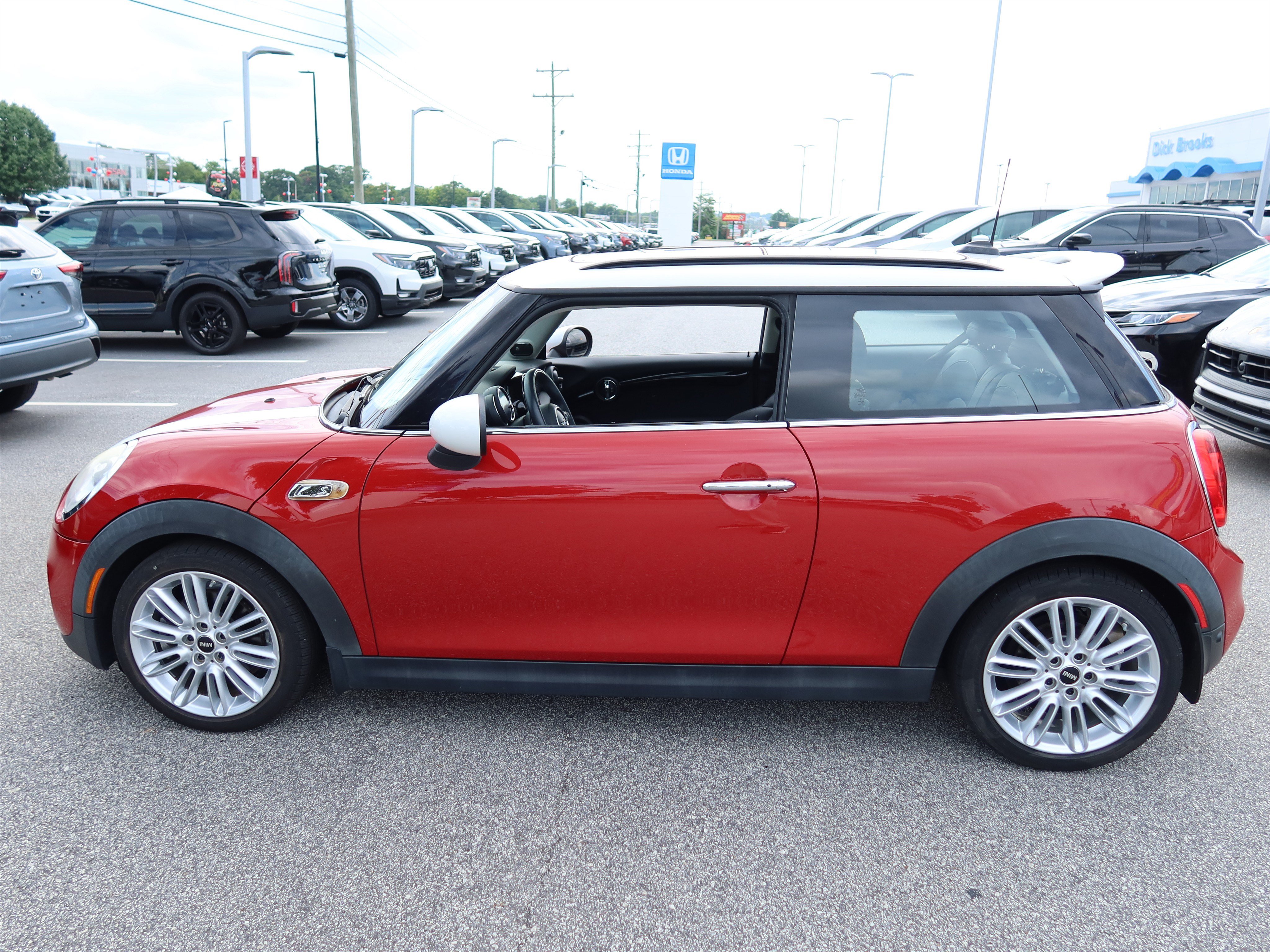 Used 2017 MINI Cooper S FWD image 8