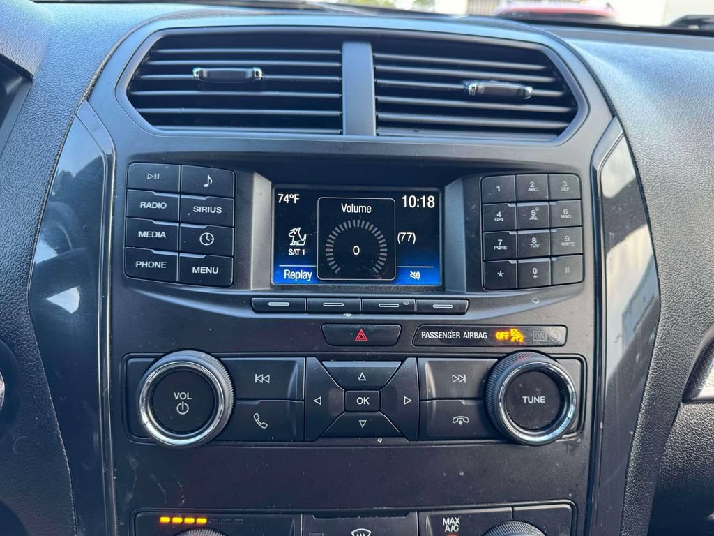 Used 2018 Ford Explorer XLT AWD/4WD image 28