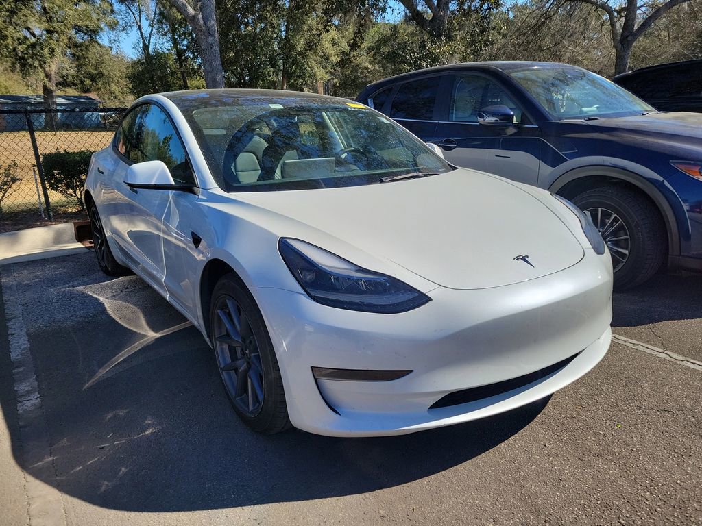 Used 2023 Tesla Model 3 Standard Range image 3