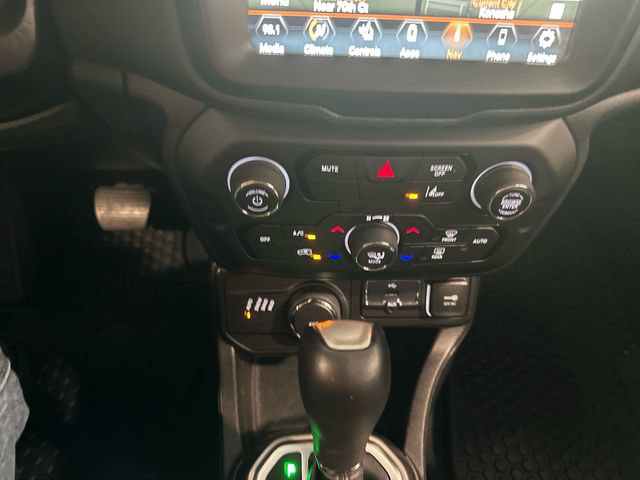 Used 2022 Jeep Renegade Limited AWD/4WD image 23
