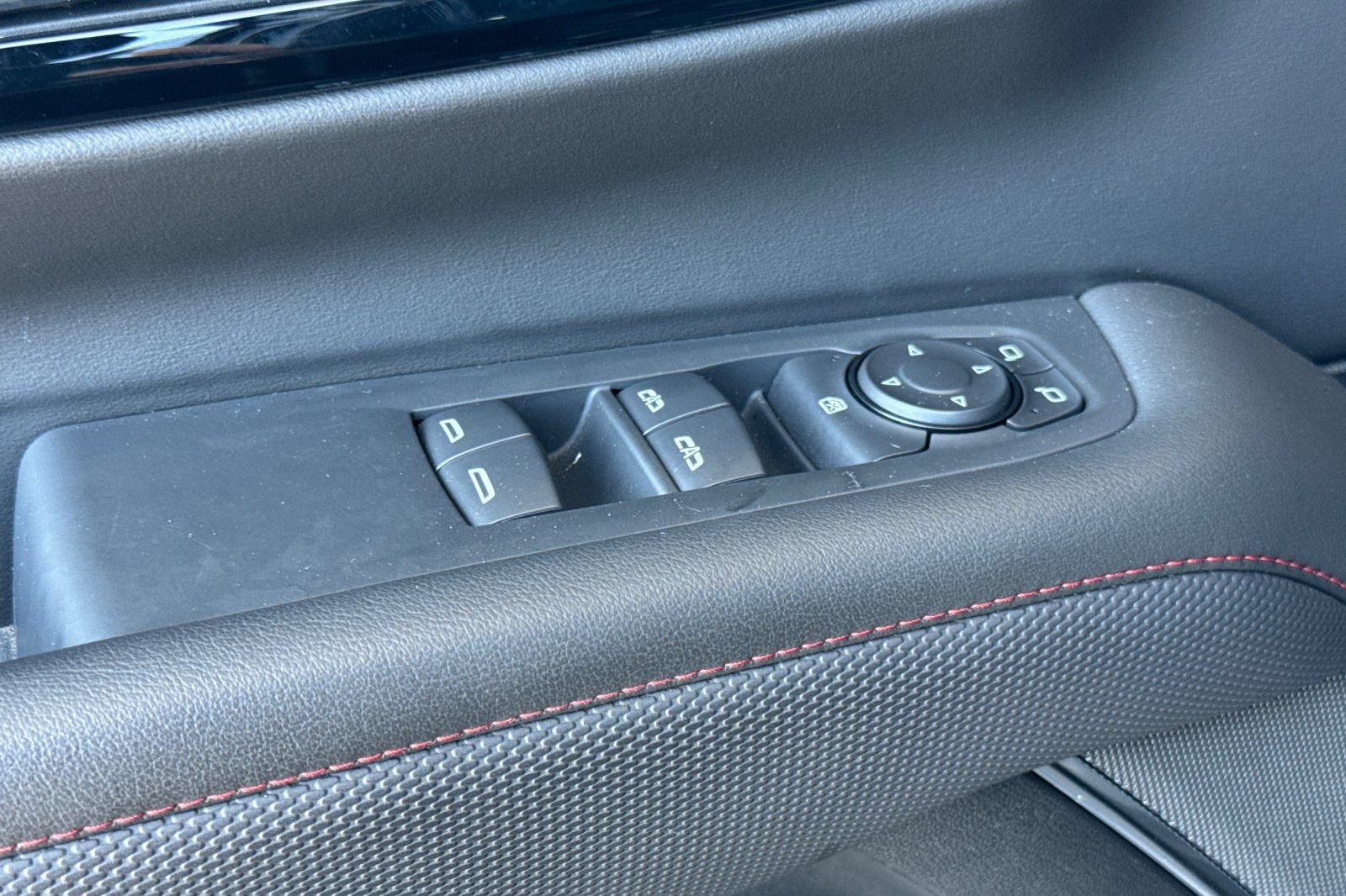 Used 2026 Chevrolet Suburban RST RWD image 18