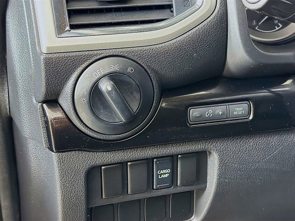 Used 2017 Nissan Titan SV image 24