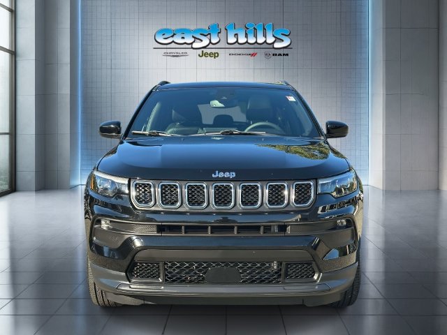 Used 2023 Jeep Compass Latitude w/ Sun and Sound Group AWD/4WD image 8