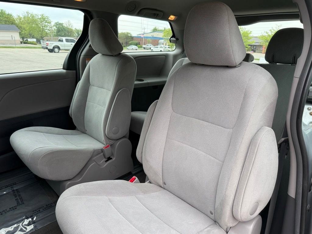 Used 2017 Toyota Sienna L FWD image 17