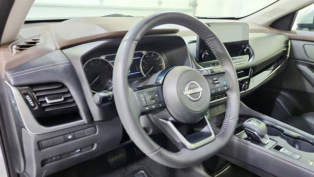 Used 2022 Nissan Rogue SL w/ SL Premium Package FWD image 11