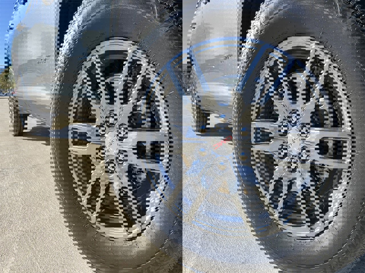 Used 2025 GMC Acadia Elevation image 8