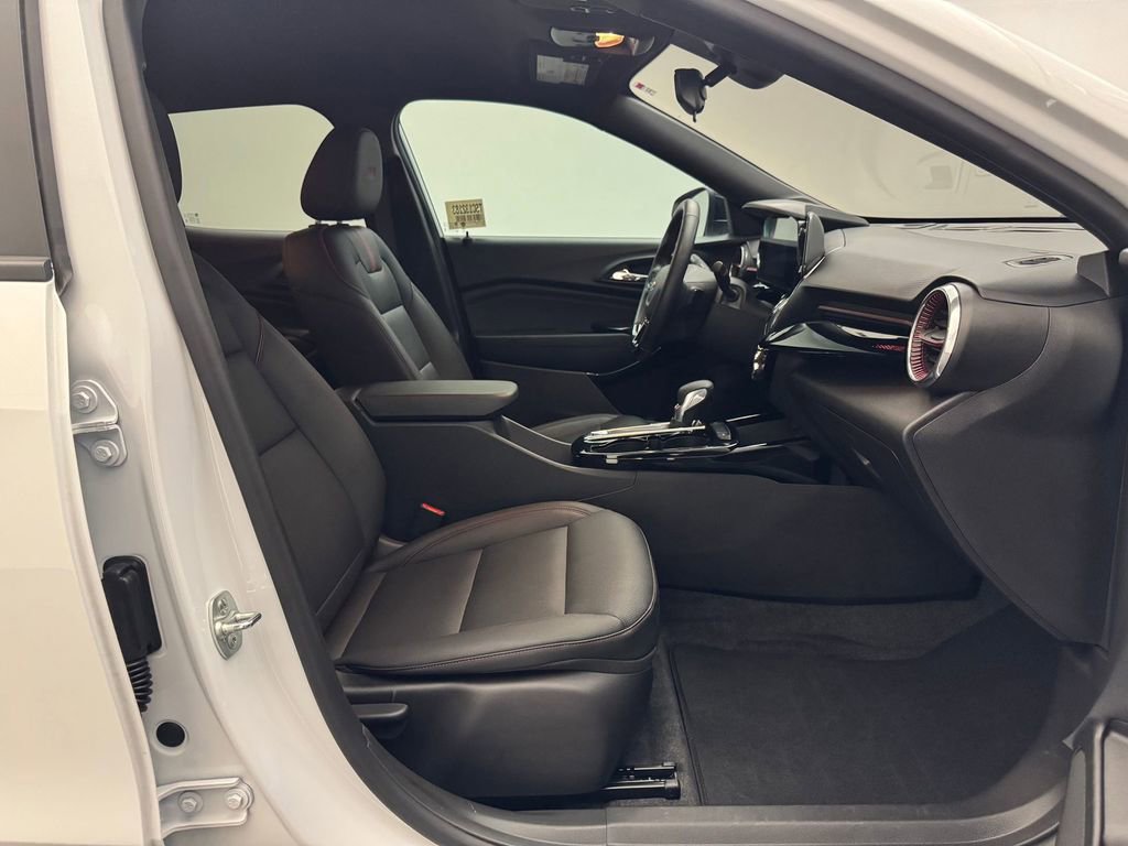 Used 2025 Chevrolet Trax RS w/ Driver Confidence Package image 23