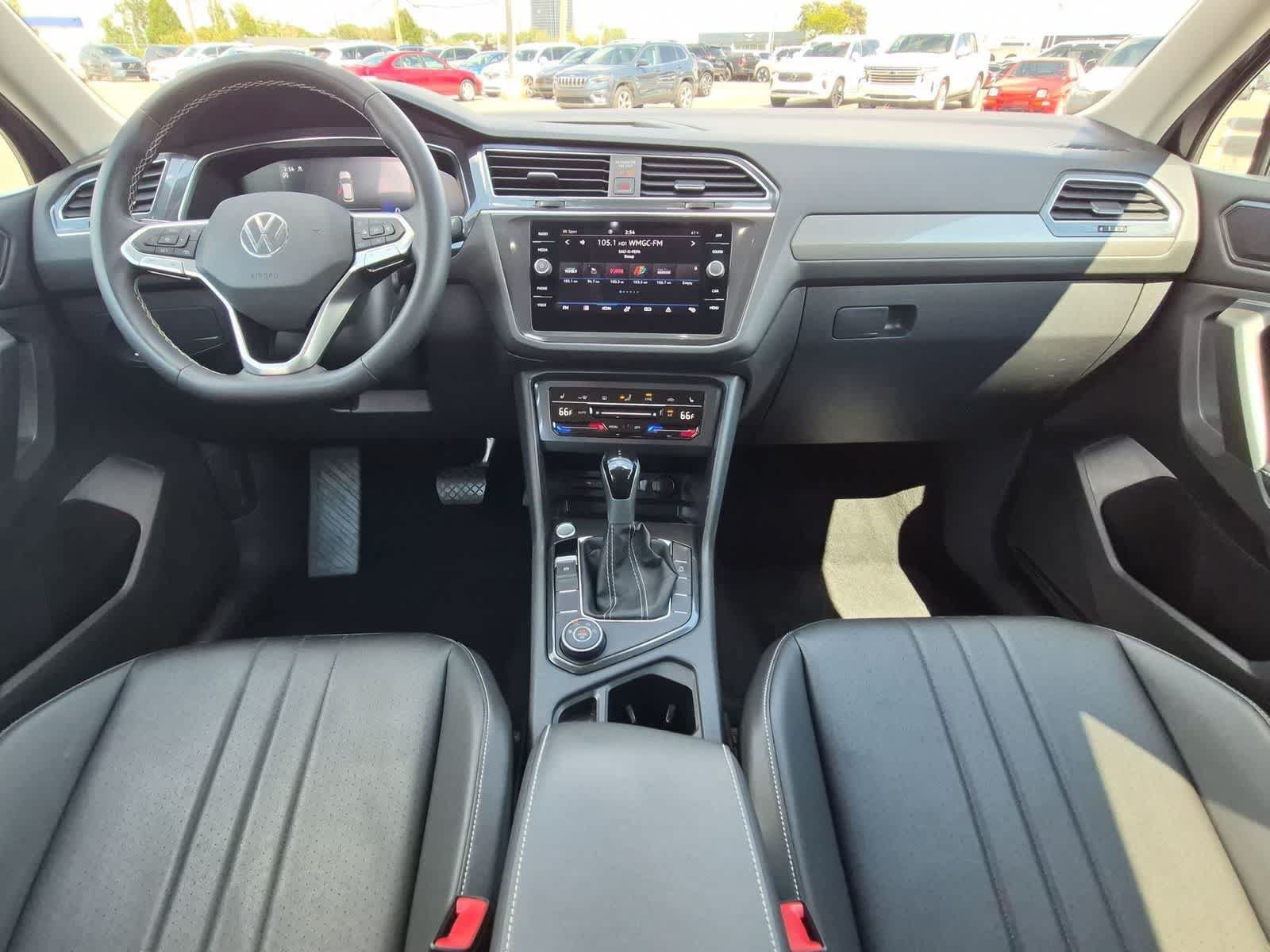 Used 2023 Volkswagen Tiguan SE AWD/4WD image 15