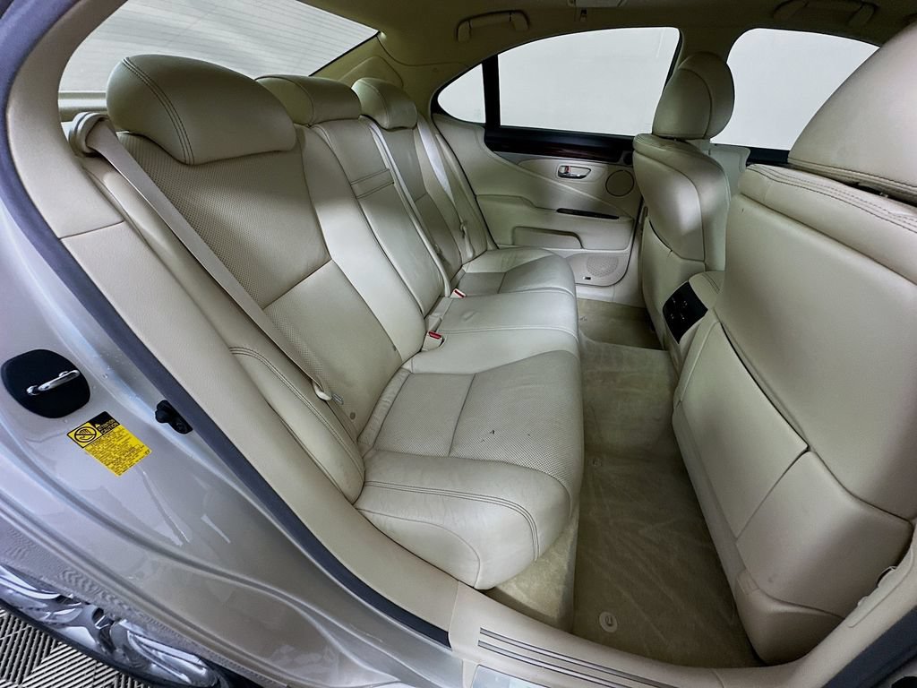 Used 2013 Lexus LS 460 w/ Comfort Pkg RWD image 28