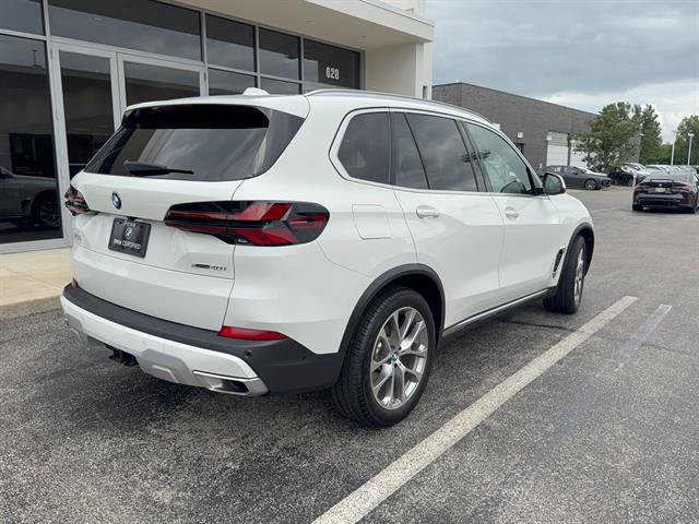 Used 2024 BMW X5 xDrive40i w/ Premium Package AWD/4WD image 3
