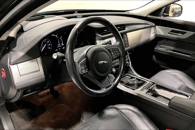 Used 2016 Jaguar XF Prestige AWD/4WD image 10